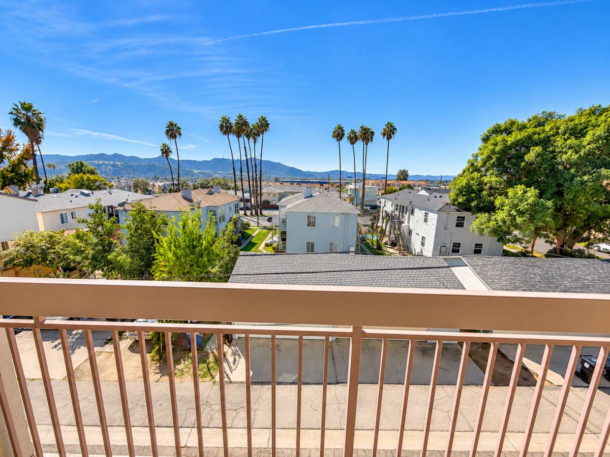 410 E Elmwood Ave, Burbank, CA 91501 - Apartment for Rent - Image 10