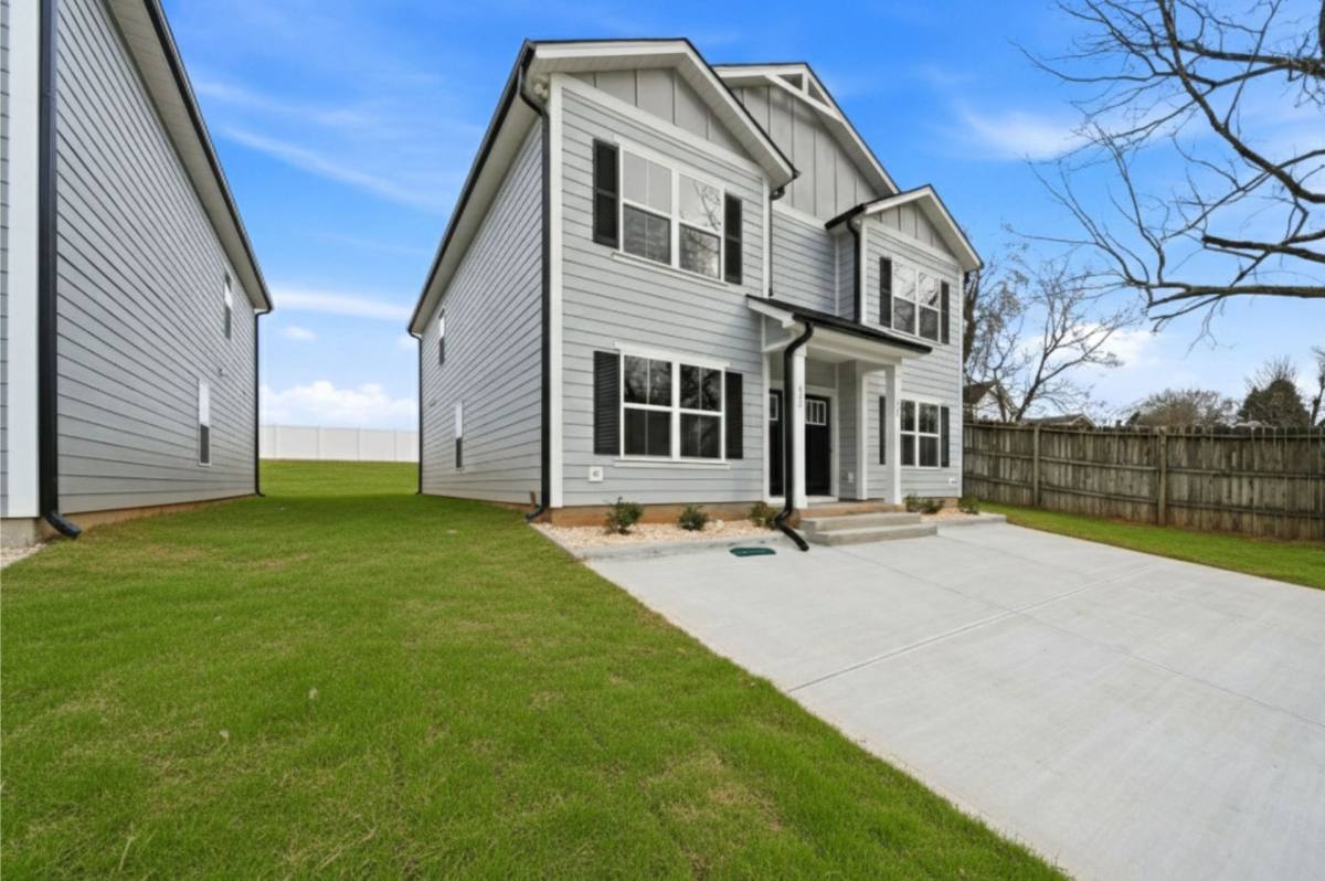 Townhouse for rent at 420-482 17th St NW, Hickory, NC 28601