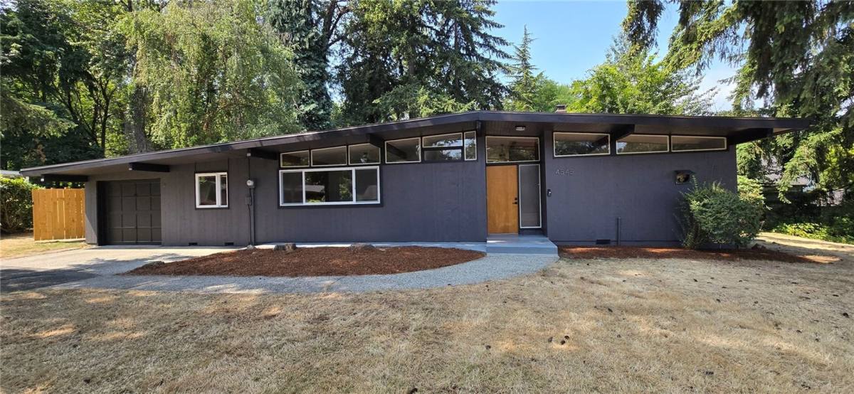 House for rent at 4545 119th Ave SE, Bellevue, WA 98006