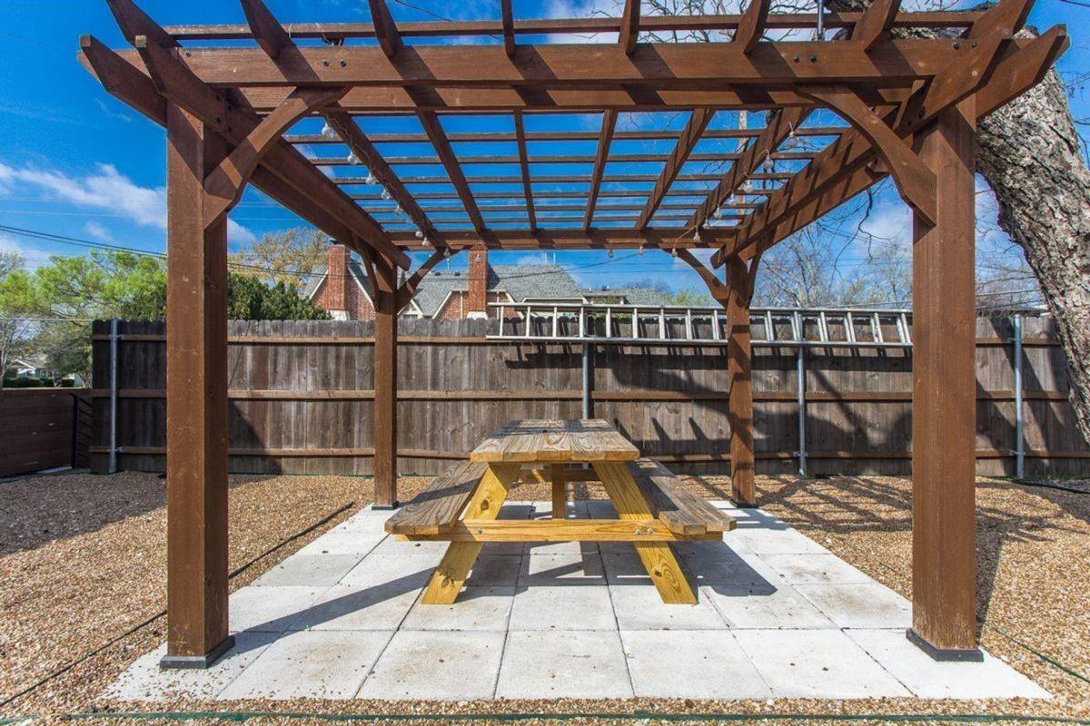 Apartment for rent at 5901 Belmont Ave, Dallas, TX 75206