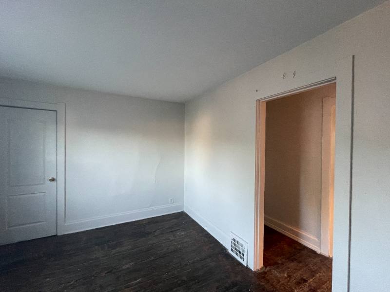 6920 13th Ave, Upper Unit, Kenosha, WI 53143 - Townhouse for Rent - Image 2