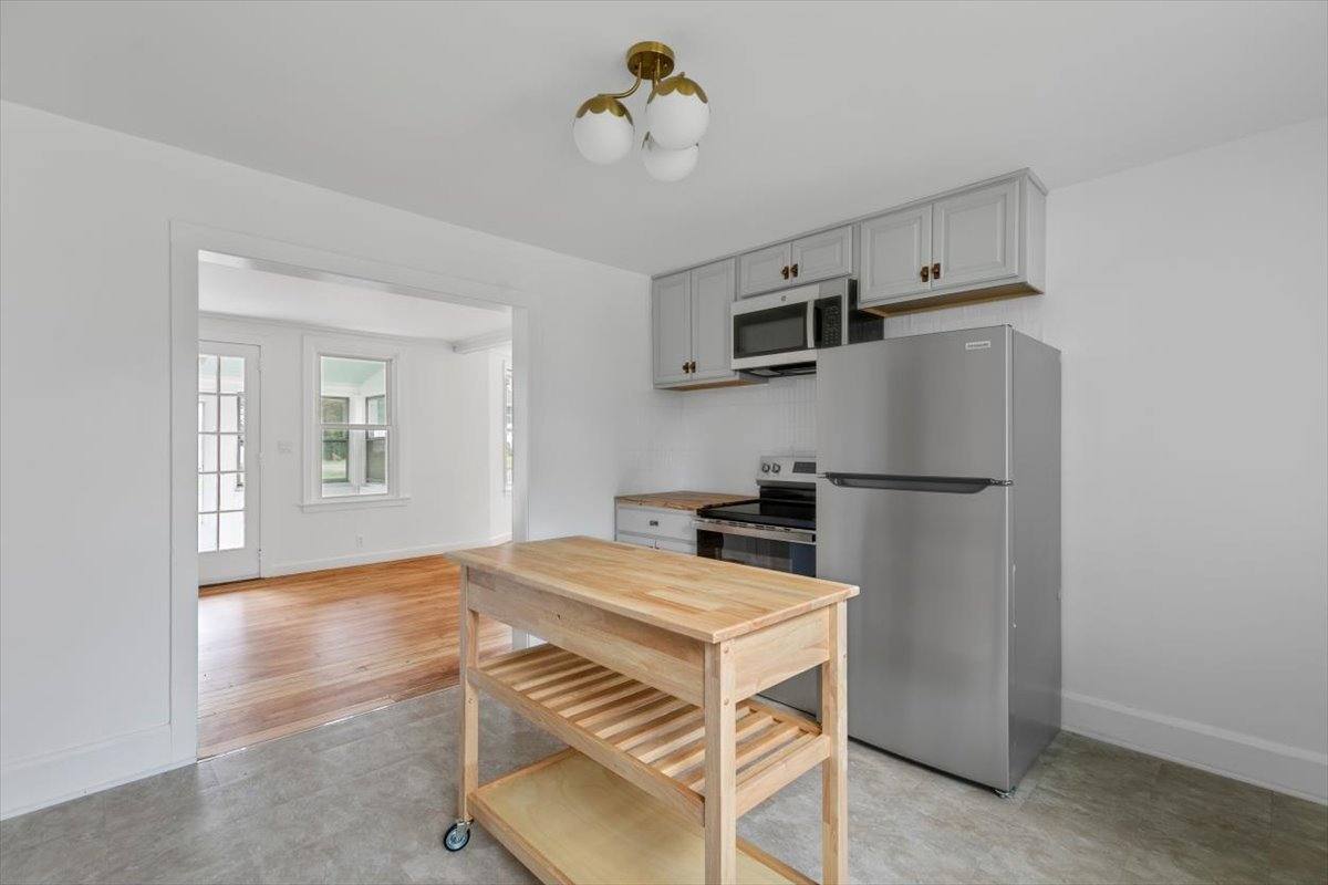 21 Green St, Trumbull, CT 06611 - House for Rent - Image 8