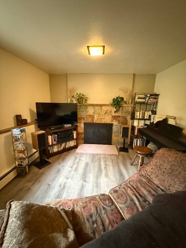 2052 Apple Valley Rd, Lower Unit, Lyons, CO 80540 - Apartment for Rent - Image 2