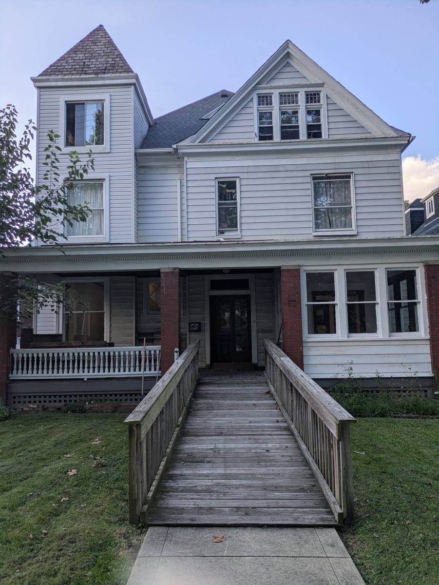 315 E Swissvale Ave, 1st Floor, Swissvale, PA 15218 - Apartment for Rent