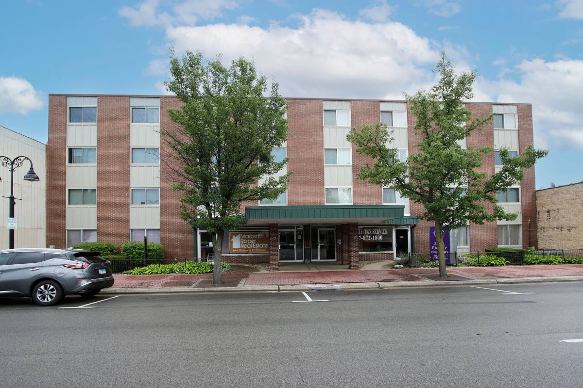 Apartment for rent at 2671 Sheridan Rd #204, Zion, IL 60099