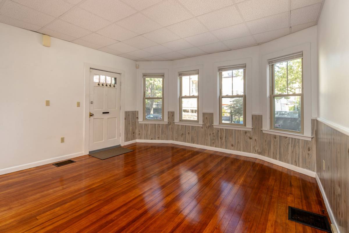 108 School St #1, New Bedford, MA 02740 - Apartment for Rent - Image 4