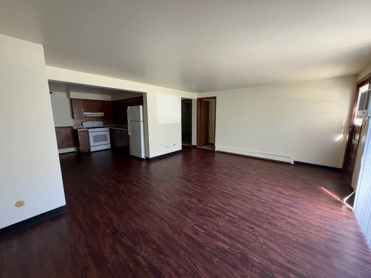 2171 Vernon Dr #E, Elgin, IL 60123 - Apartment for Rent