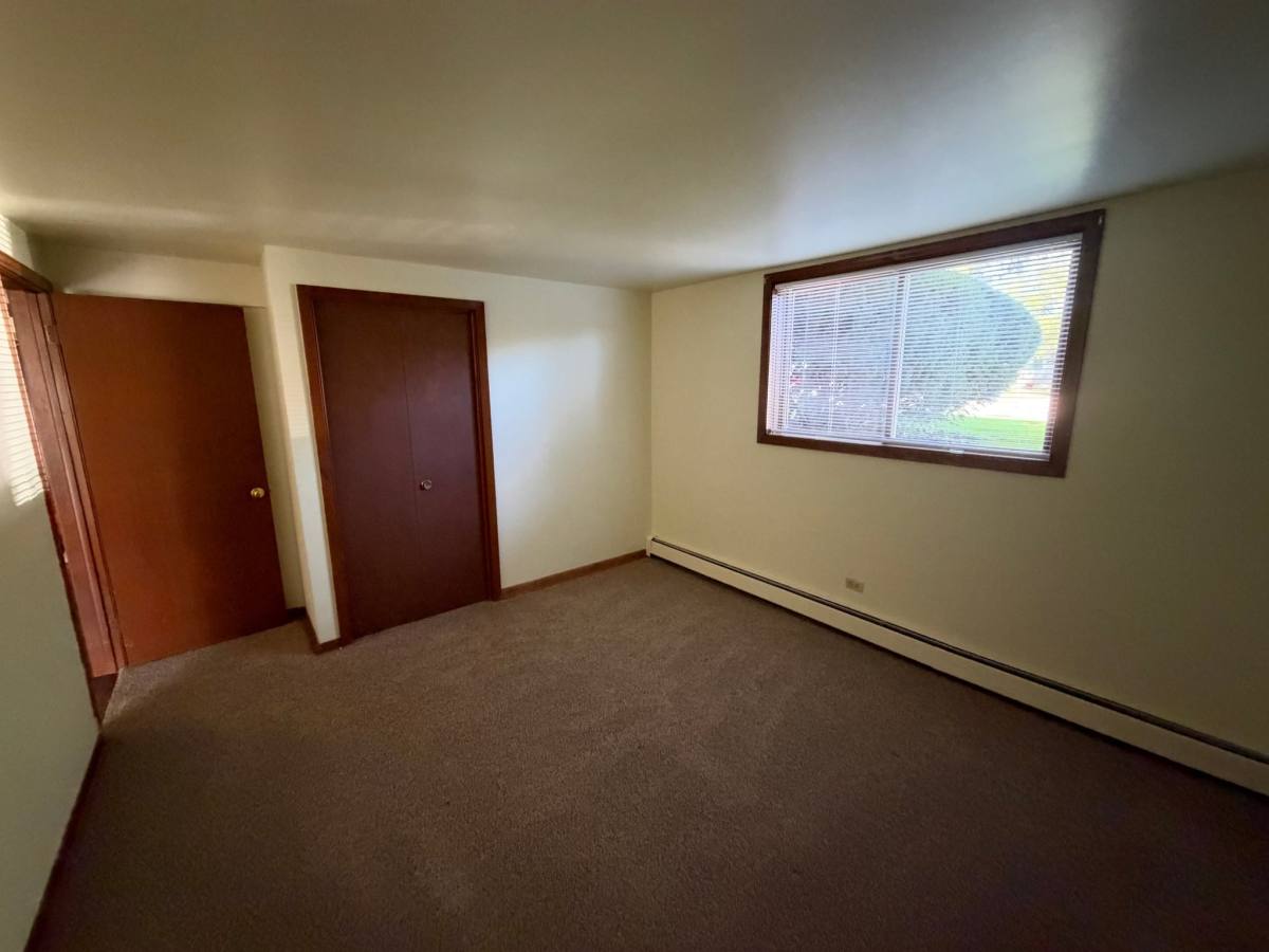 2171 Vernon Dr #E, Elgin, IL 60123 - Apartment for Rent - Image 3