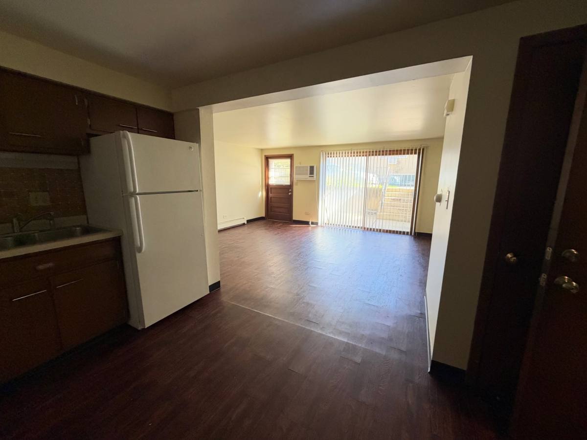 2171 Vernon Dr #E, Elgin, IL 60123 - Apartment for Rent - Image 2