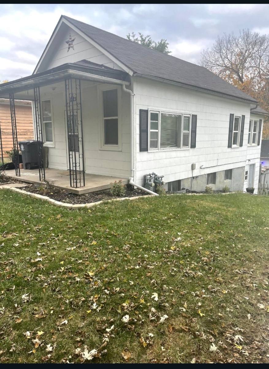 House for rent at 1223 E Washington Ave, Council Bluffs, IA 51503