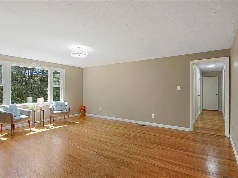 House for rent at 437 Salisbury St, Worcester, MA 01609