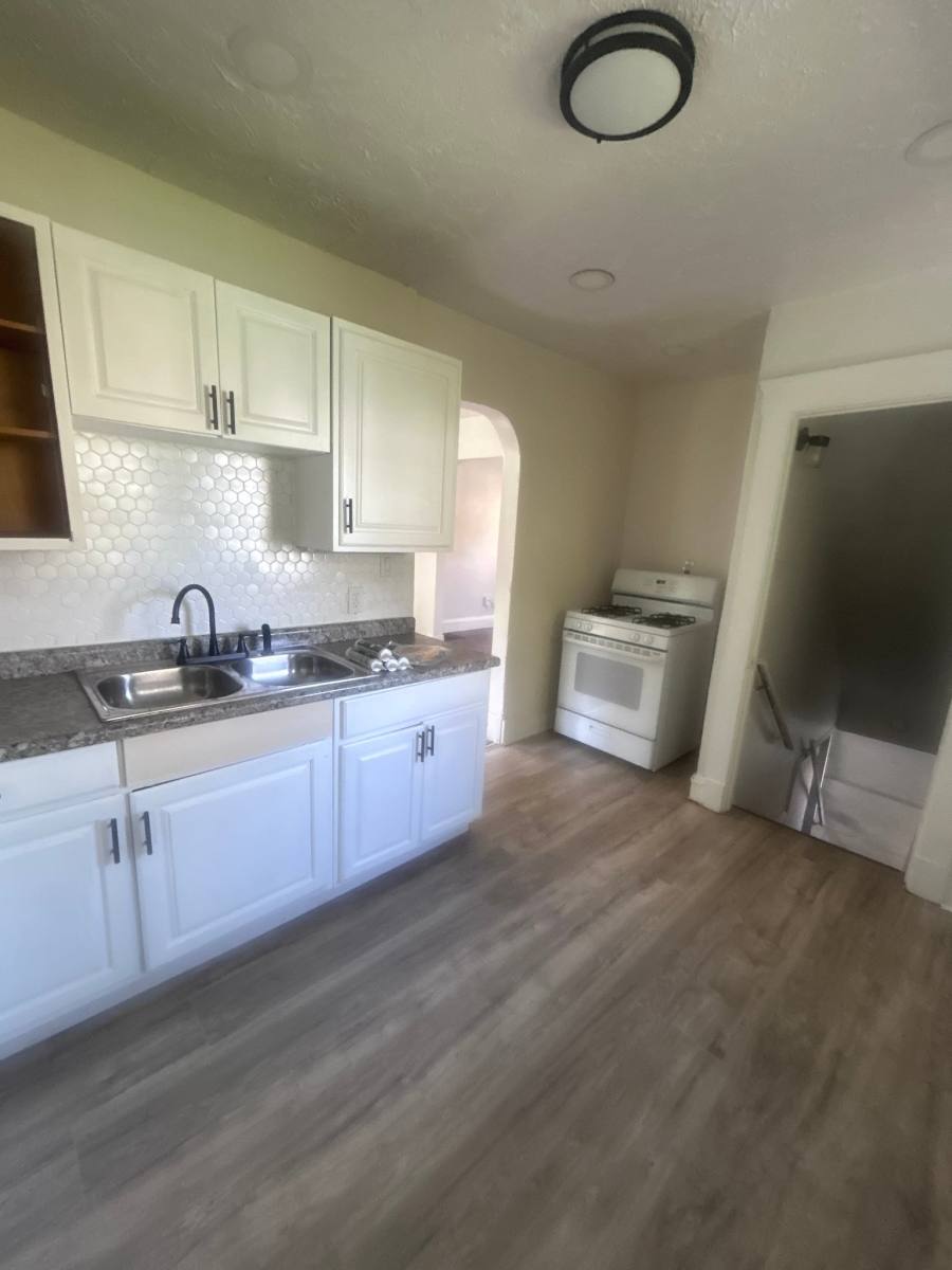 3615 E 105th St, Cleveland, OH 44105 - House for Rent - Image 3