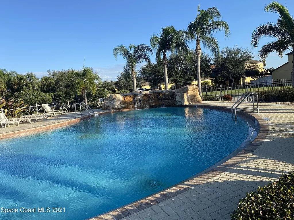 745 Luminary Circle #102, Melbourne, FL 32901 - Townhouse for Rent - Image 2