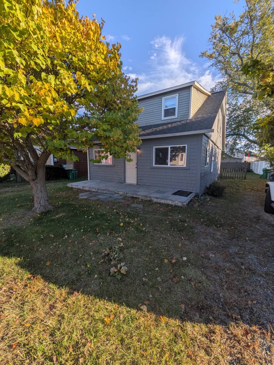 House for rent at 70 Walton Ave, Warwick, RI 02886