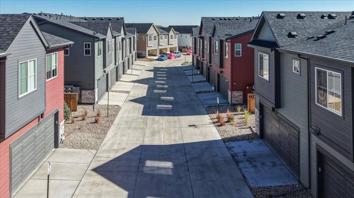 2919 E 103rd Dr, Denver, CO 80229 - Townhouse for Rent - Image 4