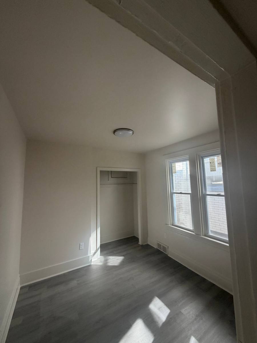 1527 Alton St, 2nd Floor, Pittsburgh, PA 15216 - Apartment for Rent - Image 2