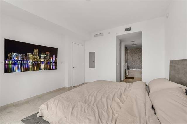 68 SE 6th St #2406, Miami, FL 33131 - Apartment for Rent - Image 10
