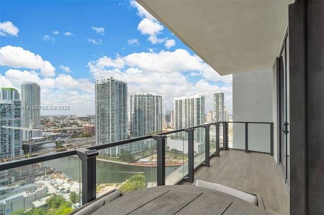 68 SE 6th St #2406, Miami, FL 33131 - Apartment for Rent - Image 1