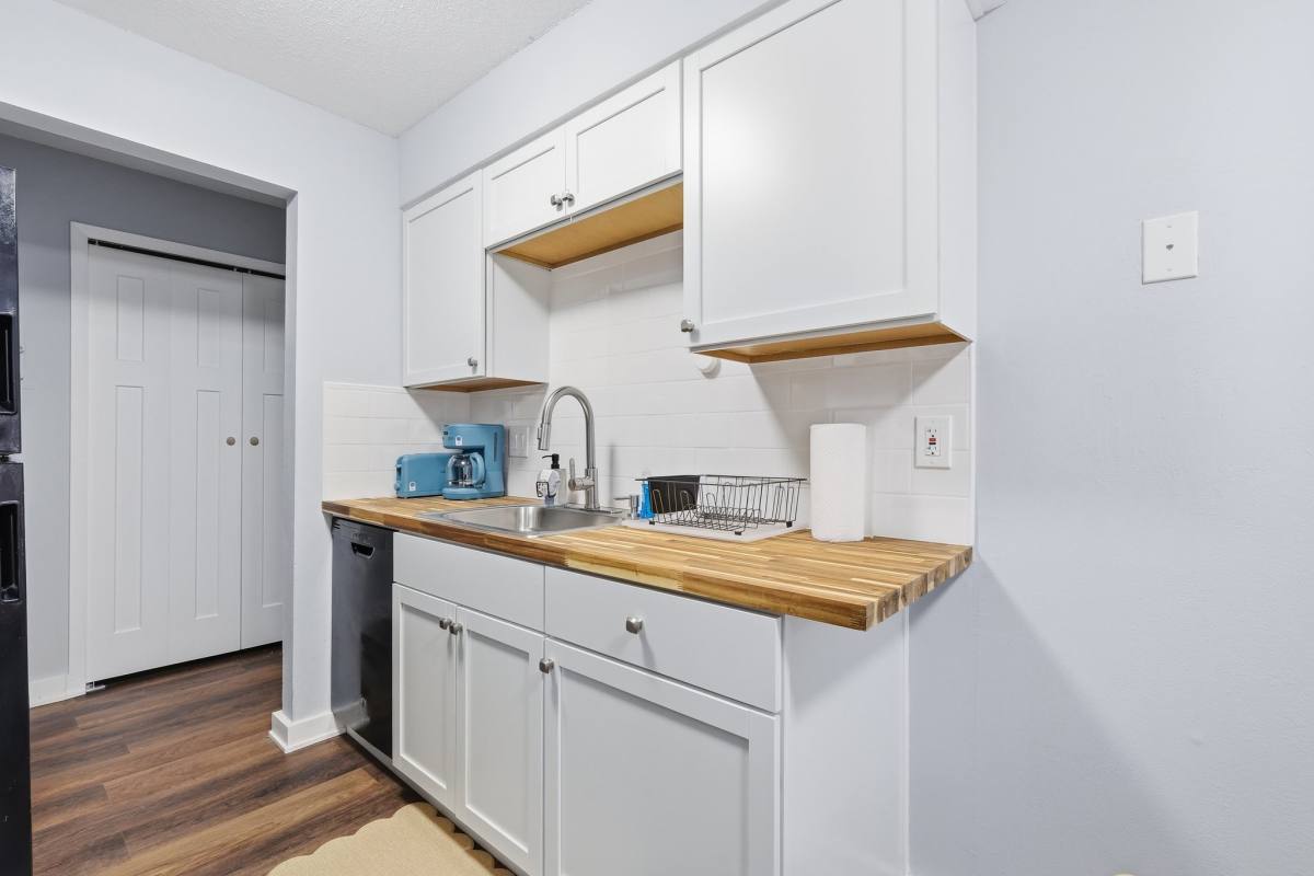 814 9th Ave S #4, Hopkins, MN 55343 - Condo for Rent - Image 6