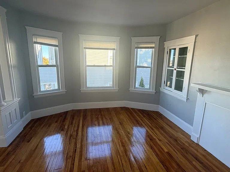 21 Sterling St #1, Worcester, MA 01610 - Apartment for Rent - Image 2