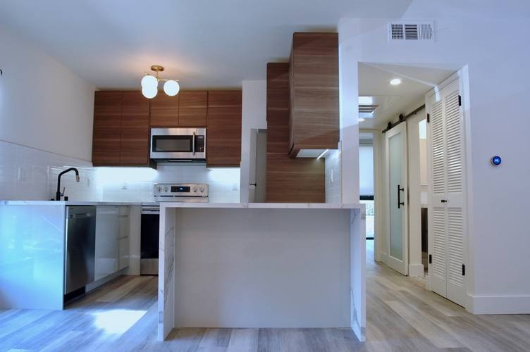 2120 Rodney Dr #3, Los Angeles, CA 90027 - Apartment for Rent - Image 2