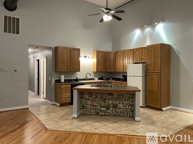 413 Broadway St #D, Paducah, KY 42001 - Apartment for Rent - Image 2