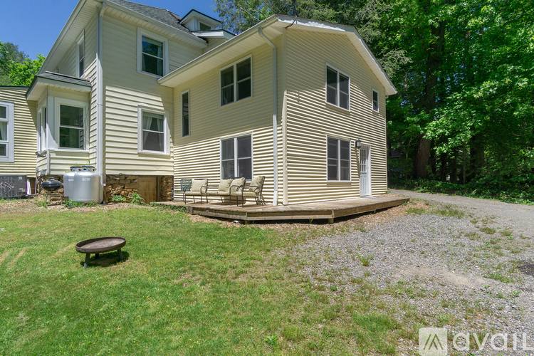 1120 Montreat Rd #B, Black Mountain, NC 28711 - Apartment for Rent - Image 1
