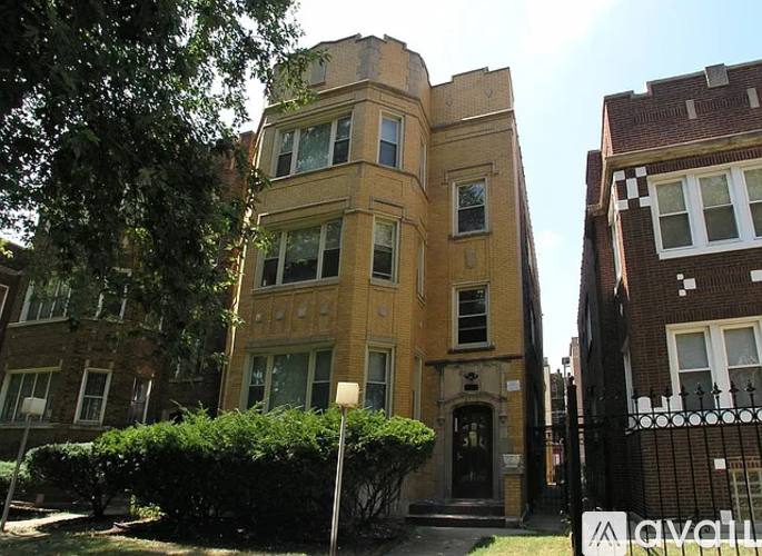 7806 S Bennett Ave #2, Chicago, IL 60649 - Apartment for Rent - Image 1