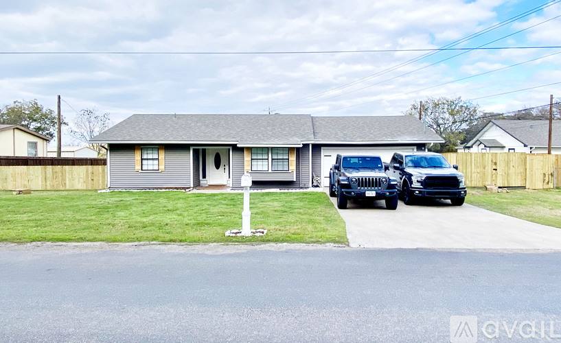 1032 Greg St, Azle, TX 76020 - House for Rent - Image 1