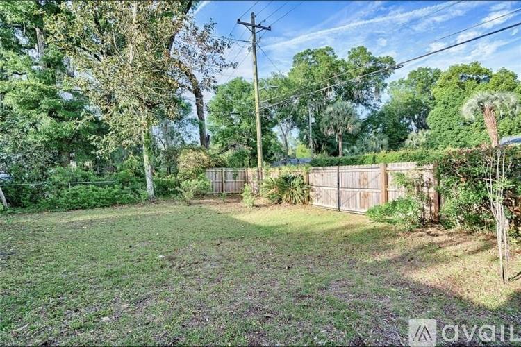 1635 NW 7th Place, Gainesville, FL 32603 - House for Rent - Image 2