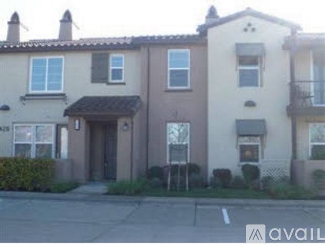 Townhouse for rent at 425 Regatta Lane #103, West Sacramento, CA 95605