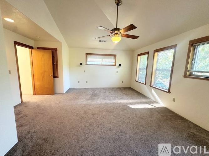 38 Logan Way, Talent, OR 97540 - House for Rent - Image 8