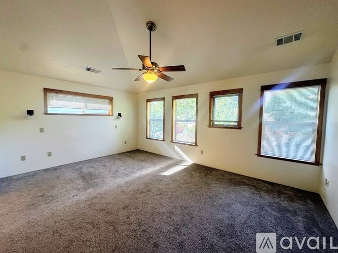 38 Logan Way, Talent, OR 97540 - House for Rent