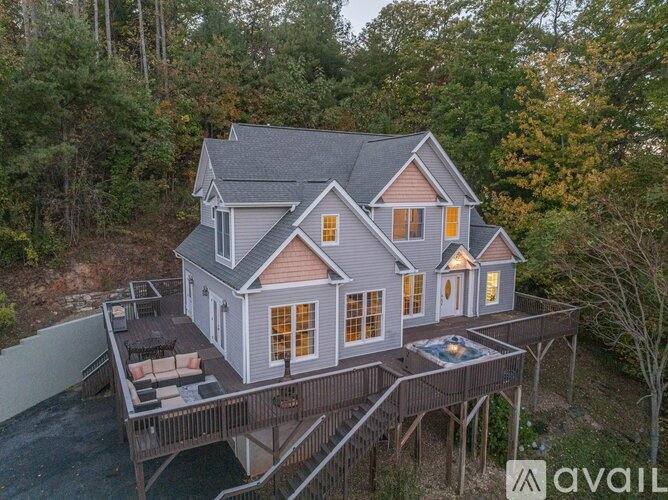 House for rent at 305 Jennifer Lane, Asheville, NC 28803
