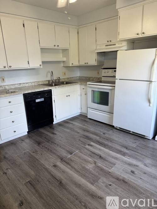 37398 Sharpe Ave, Downstairs Unit, Willoughby, OH 44094 - Apartment for Rent - Image 2