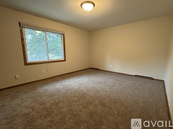 135 N Willson Dr, Altoona, WI 54720 - Townhouse for Rent - Image 5