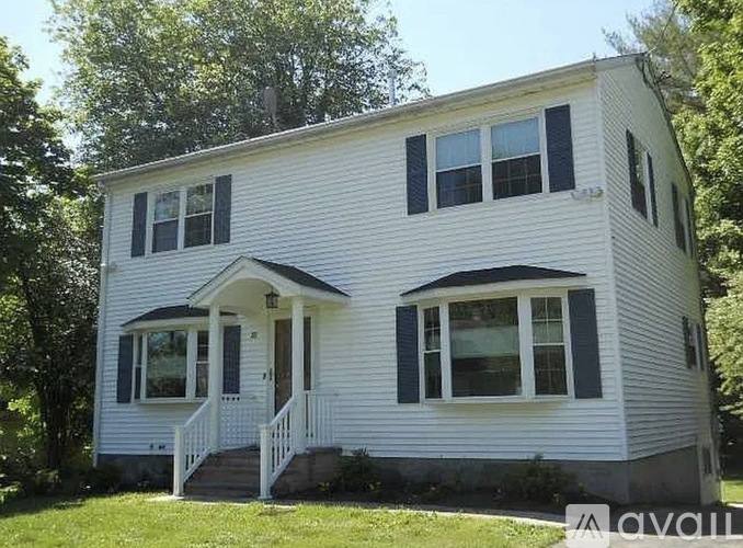 House for rent at 28 Bonwit Rd, Riverside, CT 06878