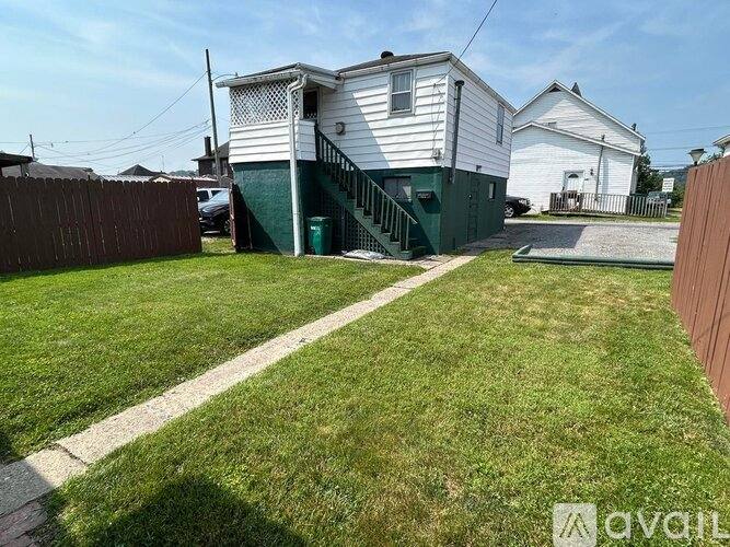 Apartment for rent at 1629 1/2 Williams Ave #1, Clarksburg, WV 26301