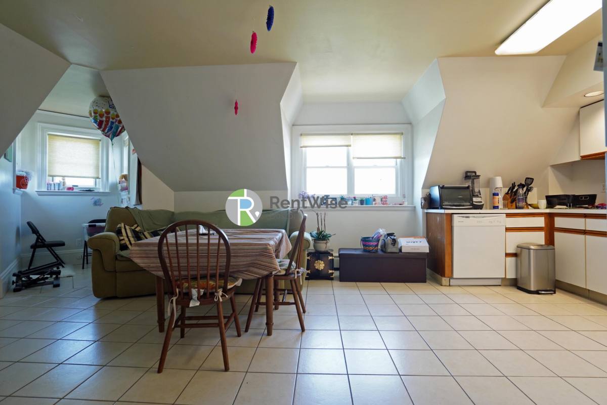 25 Garrison Rd #3, Brookline, MA 02446 - Apartment for Rent - Image 3