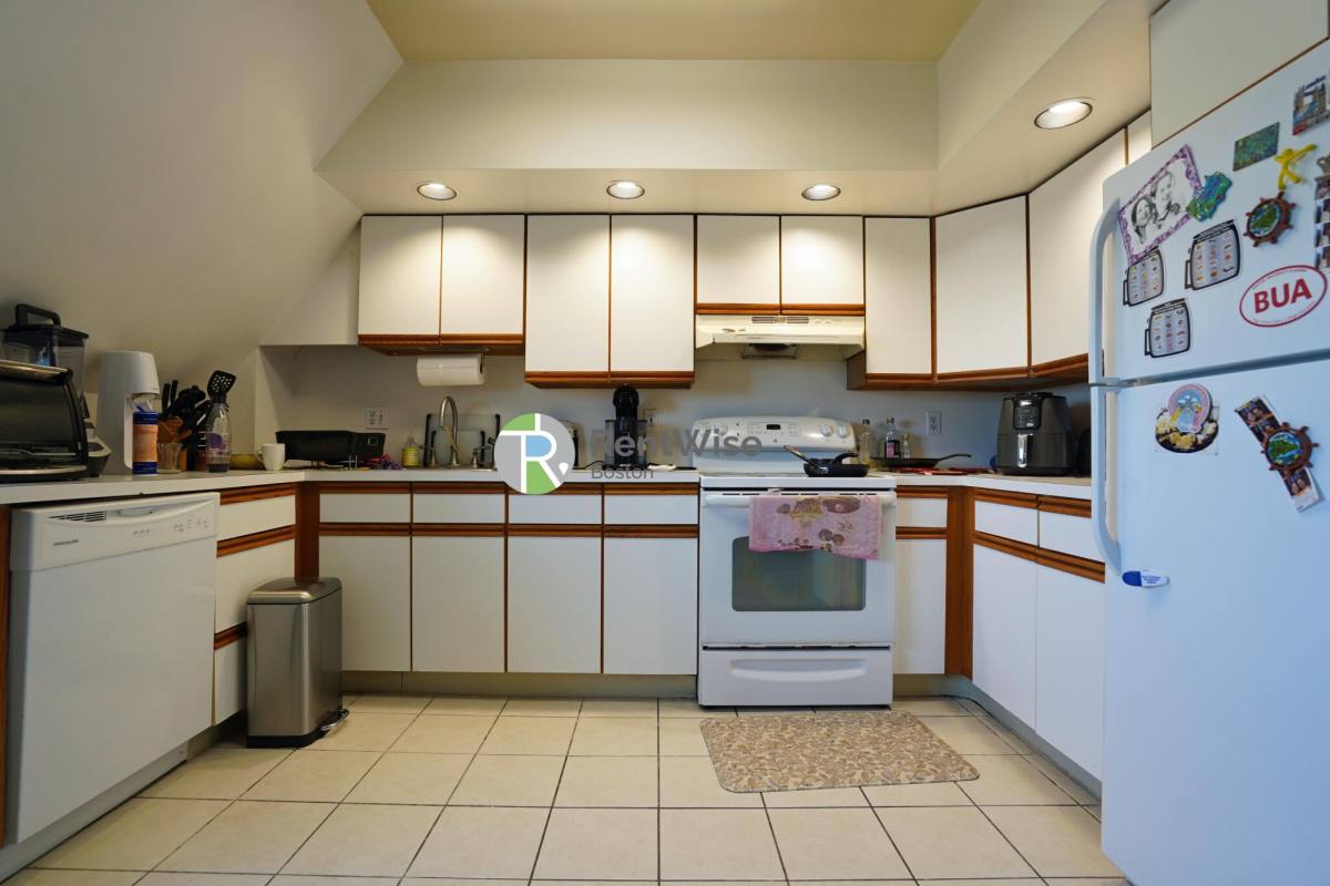 25 Garrison Rd #3, Brookline, MA 02446 - Apartment for Rent - Image 4