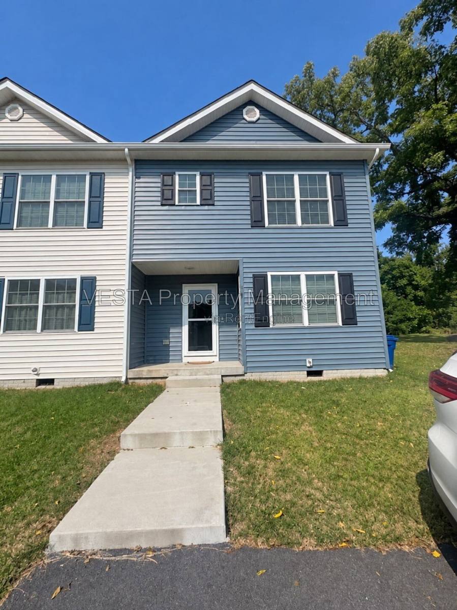Apartment for rent at 928 Virginia Ave #1, Front Royal, VA 22630