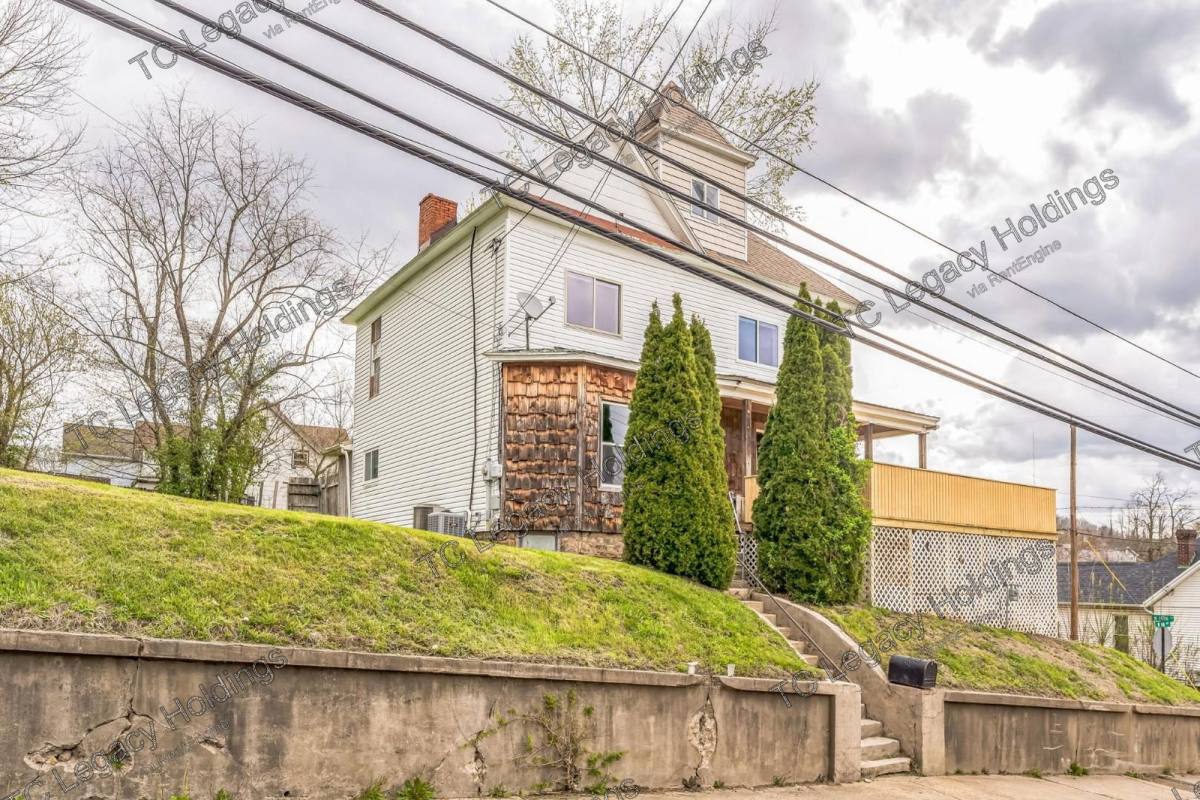 House for rent at 1502 W Virginia Ave, Clarksburg, WV 26301