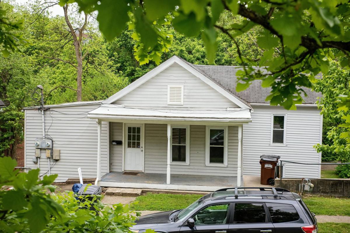 119 N Congress St, Athens, OH 45701 - Apartment for Rent - Image 2
