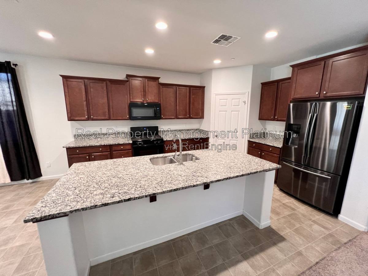 House for rent at 2407 N Stanley Ave, Fresno, CA 93737