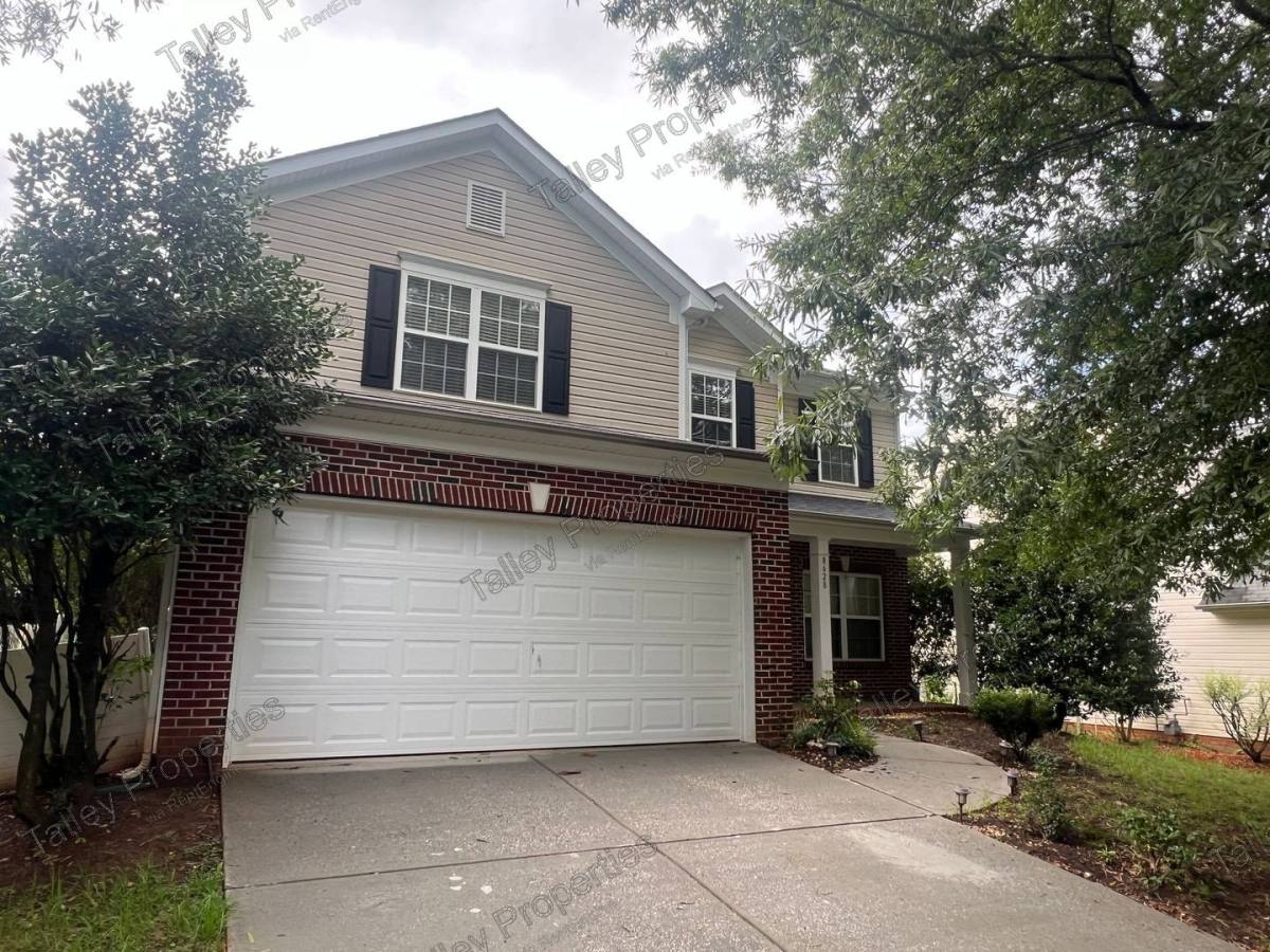 House for rent at 8628 Sedgeburn Dr, Charlotte, NC 28278