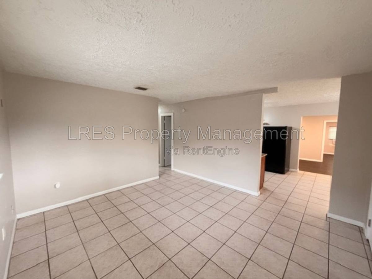 2850 Hertha Ave, Orlando, FL 32826 - House for Rent - Image 4