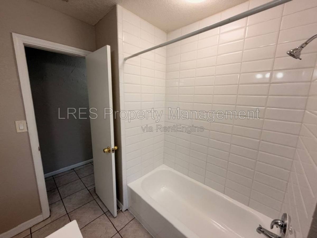 2850 Hertha Ave, Orlando, FL 32826 - House for Rent - Image 7