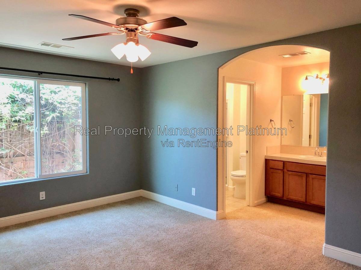 5884 E Kaviland Ave, Fresno, CA 93727 - House for Rent - Image 6