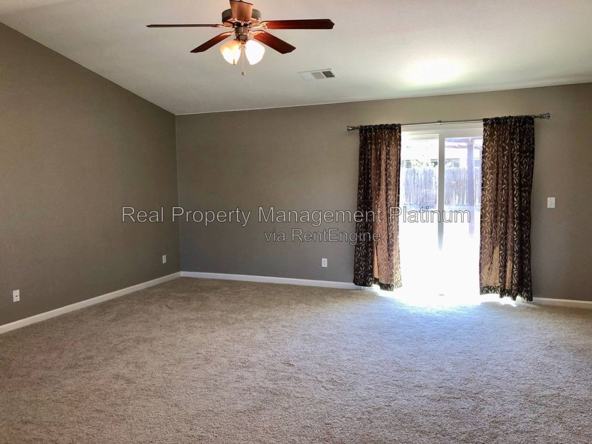5884 E Kaviland Ave, Fresno, CA 93727 - House for Rent - Image 3