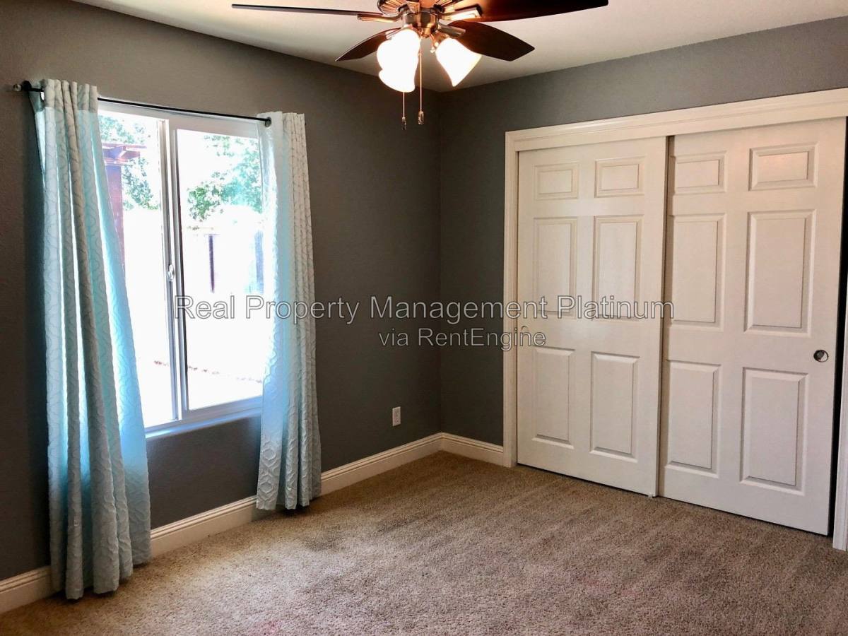 5884 E Kaviland Ave, Fresno, CA 93727 - House for Rent - Image 8